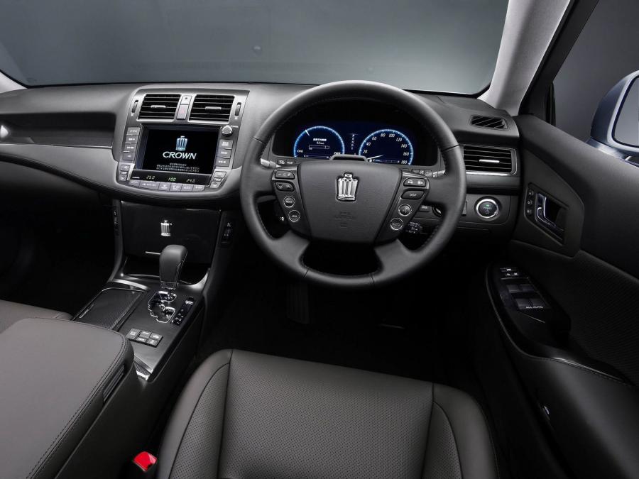  Toyota Crown Hybrid Concept 2007 года  (фото 8 из 17)